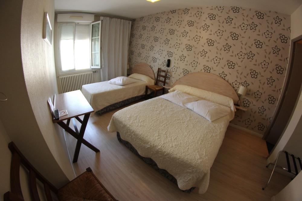 Brit Hotel Privilege Lisieux - La Villa Des Arts Buitenkant foto