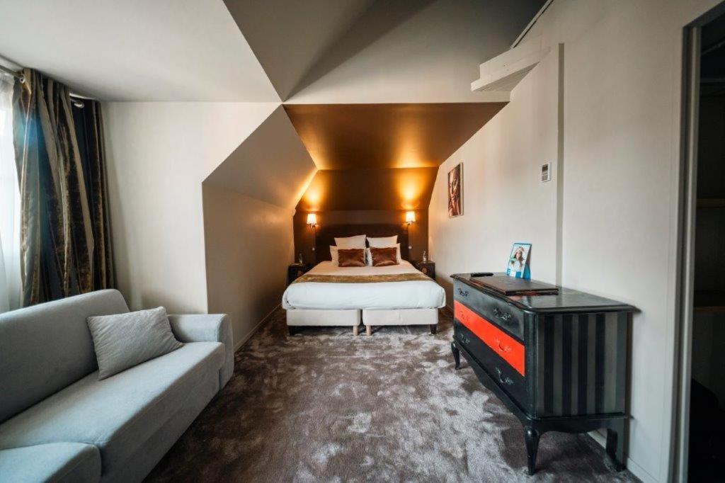 Brit Hotel Privilege Lisieux - La Villa Des Arts Buitenkant foto