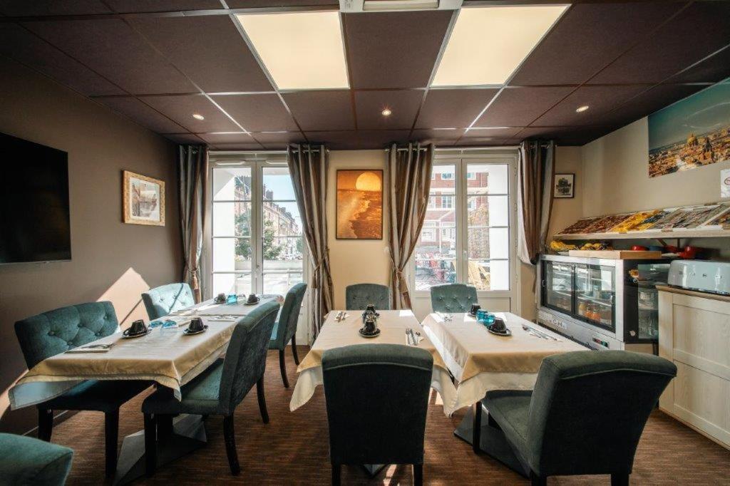 Brit Hotel Privilege Lisieux - La Villa Des Arts Buitenkant foto