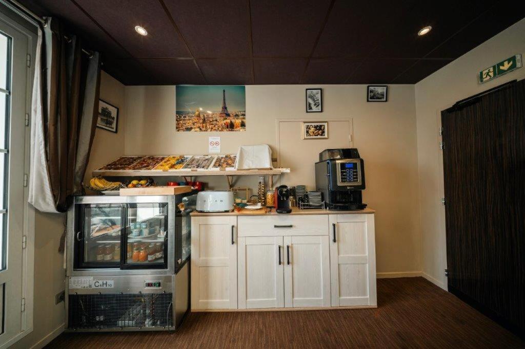 Brit Hotel Privilege Lisieux - La Villa Des Arts Buitenkant foto