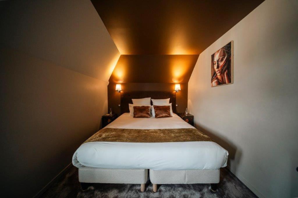 Brit Hotel Privilege Lisieux - La Villa Des Arts Buitenkant foto