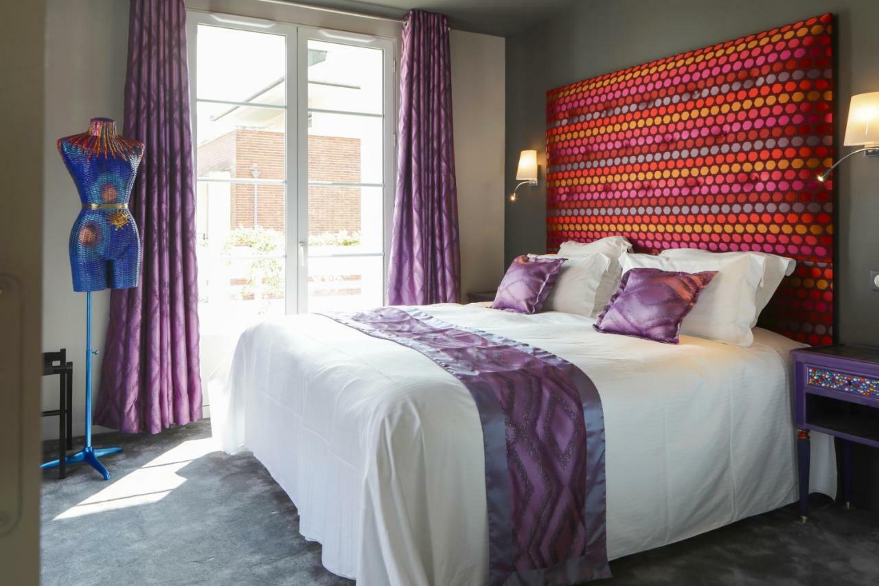 Brit Hotel Privilege Lisieux - La Villa Des Arts Buitenkant foto