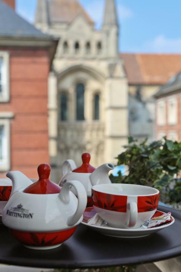 Brit Hotel Privilege Lisieux - La Villa Des Arts Buitenkant foto