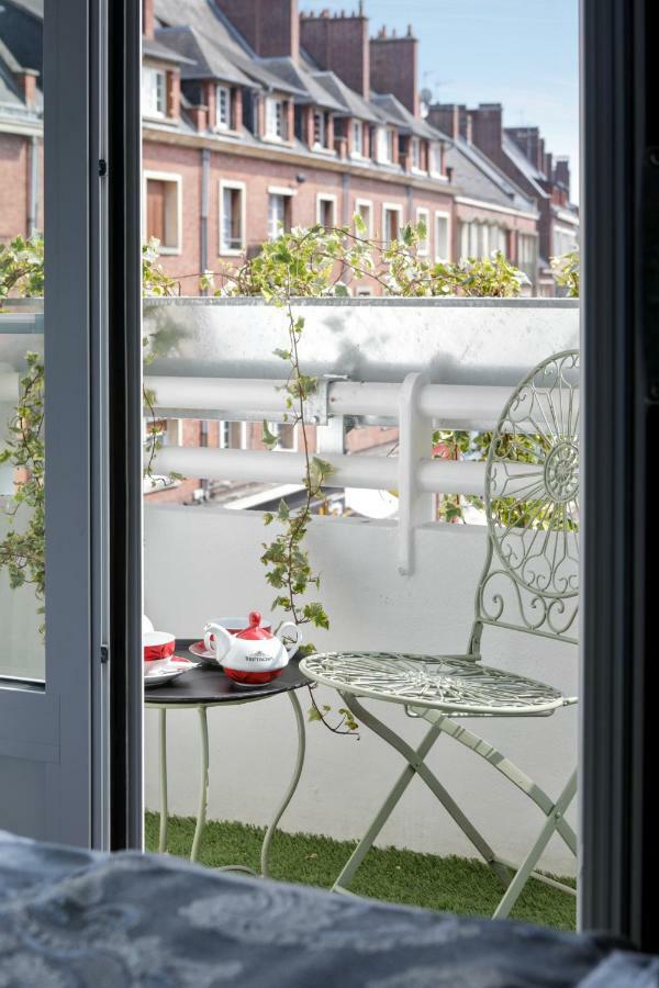 Brit Hotel Privilege Lisieux - La Villa Des Arts Buitenkant foto
