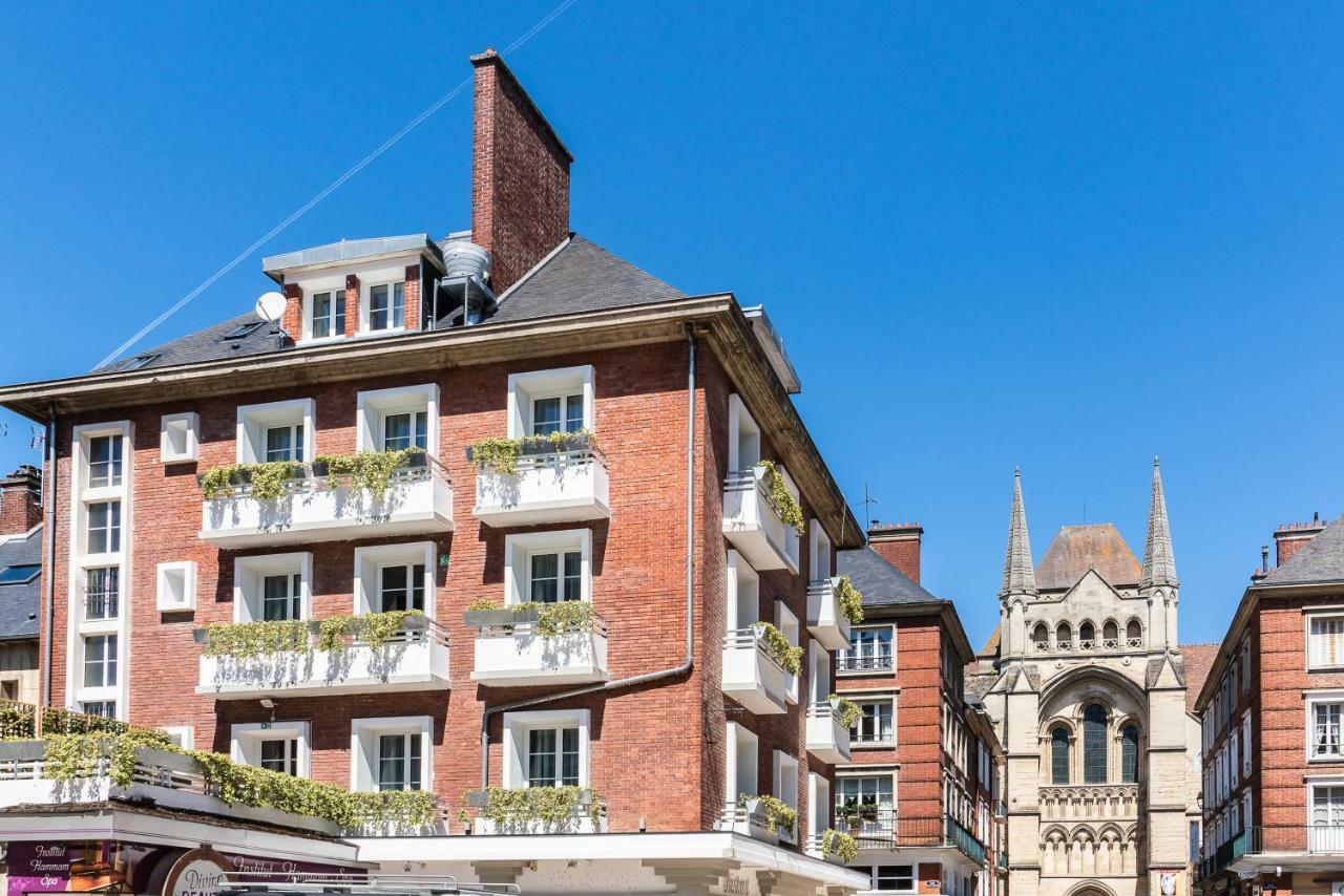 Brit Hotel Privilege Lisieux - La Villa Des Arts Buitenkant foto