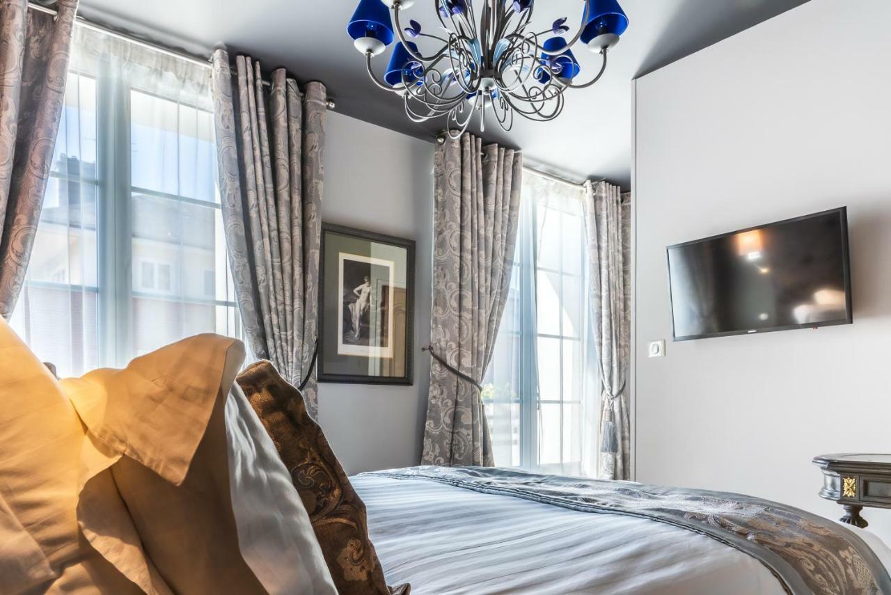 Brit Hotel Privilege Lisieux - La Villa Des Arts Buitenkant foto