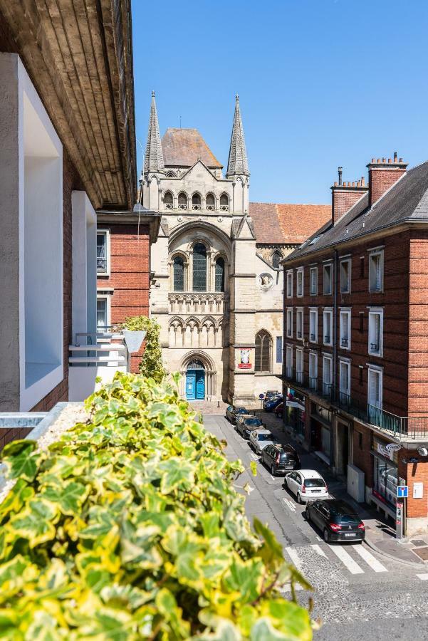 Brit Hotel Privilege Lisieux - La Villa Des Arts Buitenkant foto