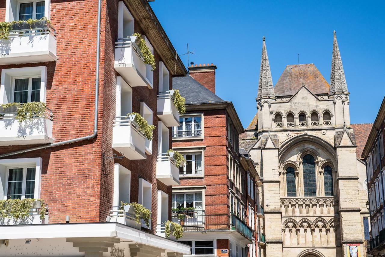 Brit Hotel Privilege Lisieux - La Villa Des Arts Buitenkant foto